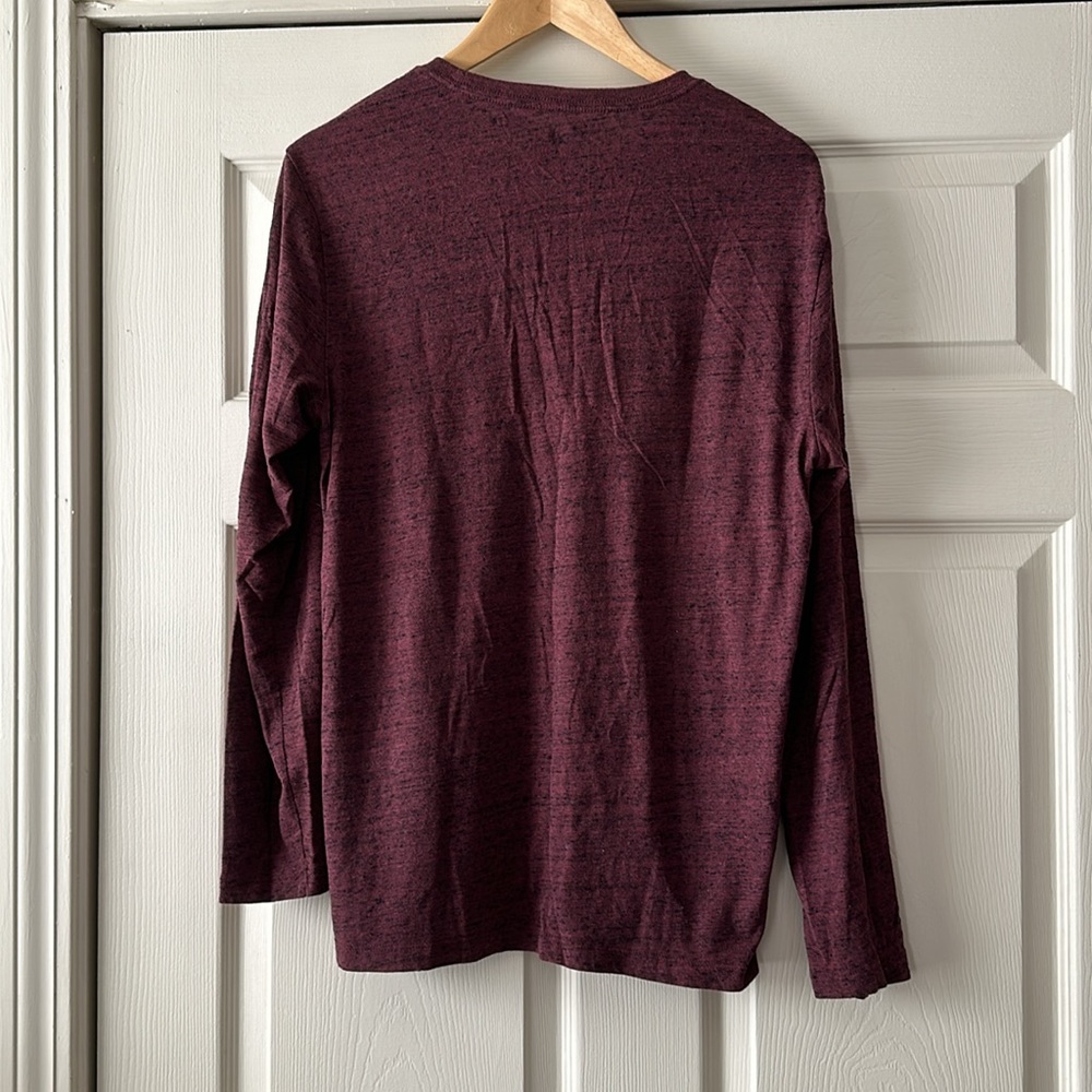 Old Navy long sleeve t-shirt - Picture 4 of 6
